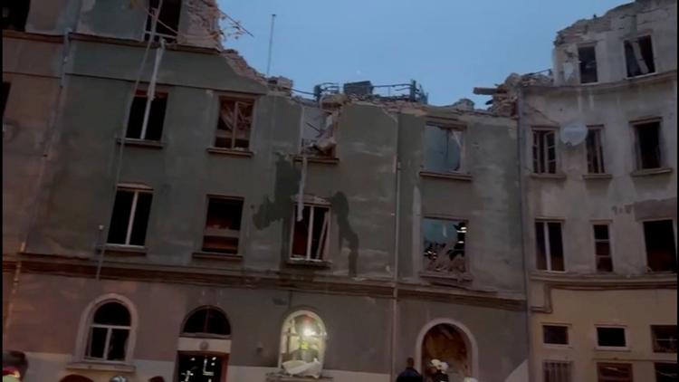 Fire personer har mistet livet, efter et russisk missil natten til torsdag slog ned i en etageejendom i Lviv. Foto: Maksym Kozytskiy Via Telegram/Ritzau Scanpix