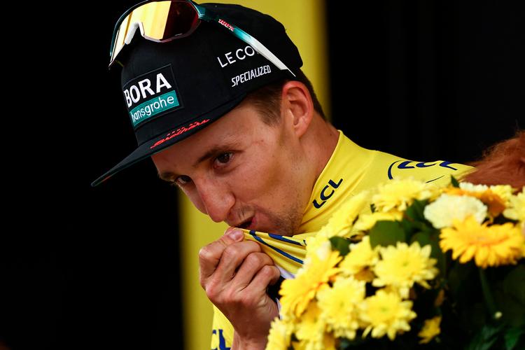 For et år siden var Jai Hindley klædt i Giroens lyserøde førertrøje. Tirsdag kunne han trække i gule klæder i Tour de France.  Foto: Anne-christine Poujoulat/Ritzau Scanpix