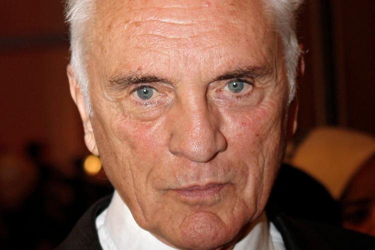 Terence Stamp ankommer til filmfestivalen i Marrakech i 2012. (AP Photo/Abdeljalil Bounhar)   Foto: Abdeljalil Bounhar/Ritzau Scanpix