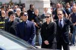 Berlusconsis yngre bror Paolo (th.) står ved siden af Berlusconis børn, datteren Barbara og sønnen Pier Silvio, til Berlusconis begravelse. Foto: Antonio Calanni/Ritzau Scanpix