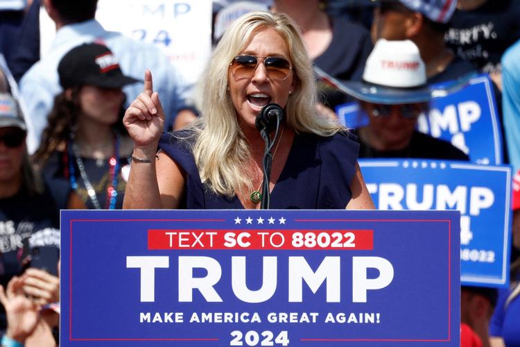 Marjorie Taylor Greene, der er republikansk medlem af Repræsentanternes Hus, taler til et vælgermøde for tidligere præsident Donald Trump 1. juli 2023 i South Carolina.  Foto: Evelyn Hockstein/Ritzau Scanpix