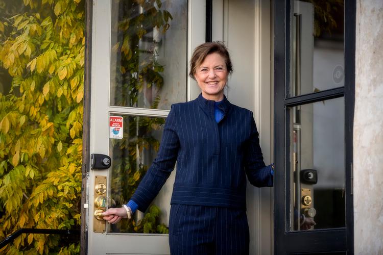 Direktør for Karen Blixen Museum, Elisabeth Nøjgaard, arvede et sted på fallittens rand. I løbet af fire år har hun skabt nyt liv i stuerne og fuglereservatet på Rungstedlund Foto: Annemette Kuhlmann