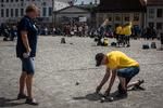 Den gamle middelalderby Kalmar er i sommer værtsby for de svenske mesterskaber i boule. Blandt deltagerne er holdningerne delte om Nato-medlemskab. Foto: Claus Blok Thomsen