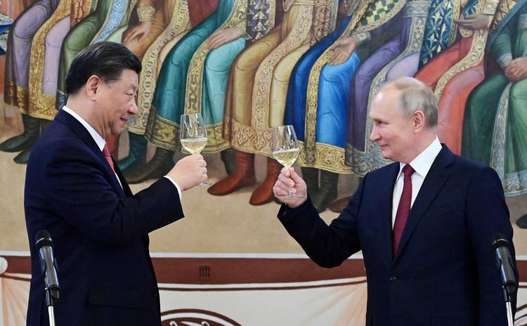 Putin og Xi Jinping mødtes i marts og udvekslede venskabelige gloser om forholdet mellem Rusland og Kina samt kritik af Vesten. Foto: Sputnik/Ritzau Scanpix