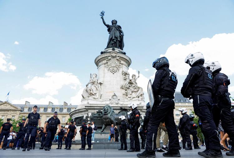 Frankrig har den seneste tid været hårdt ramt af voldelige demonstrationer, efter at en 17-årig dreng blev dræbt af politiet i Paris. Foto: Gonzalo Fuentes/Ritzau Scanpix