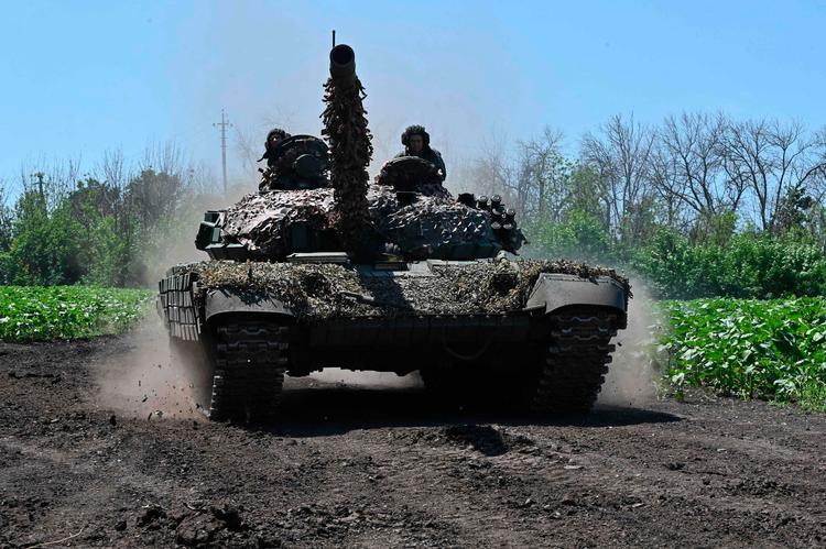 Ukrainerne får mange løfter fra Vesten. Men langt fra alle løfterne opfyldes. Det giver problemer for deres kamp mod den russiske besætteleshær. Foto: Sergey Bobok/Ritzau Scanpix