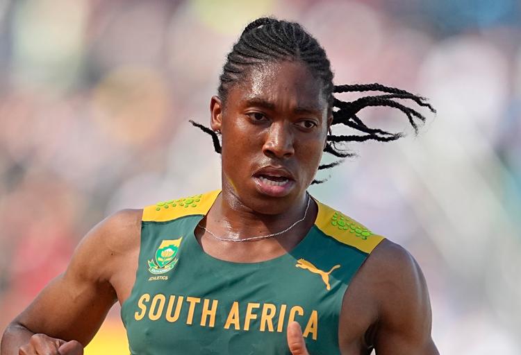 Caster Semenya ses her sidste år under VM i atletik i USA. Den sydafrikanske mellemdistanceløber har netop vundet en anden sag - hun har fået medhold fra Den Europæiske Menneskerettighedsdomstol. i, at hun er blevet udsat for diskrimination af World Athletics i en sag om nedbringelse af niveauet af det mandlige kønshormon ved medicinsk hjælp. 
 Foto: Michael Kappeler/Ritzau Scanpix