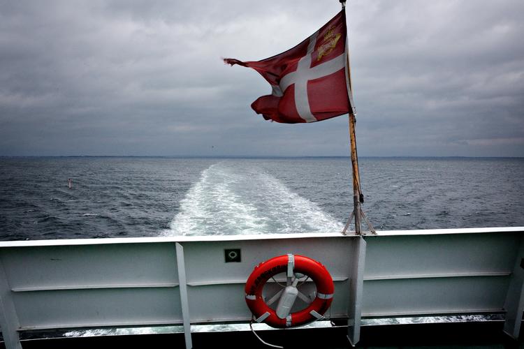 Tirsdag eftermiddag udvikler en brand på færgen Ellen, som ligger ved Søby på Ærø, røg, som kan være giftig. Foto: Martin Lehmann