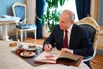 Ruslands autoritære leder, Vladimir Putin, sidder med nye hovedbrud efter det nylige mytteri. Foto: Alexander Kazakov/Ritzau Scanpix