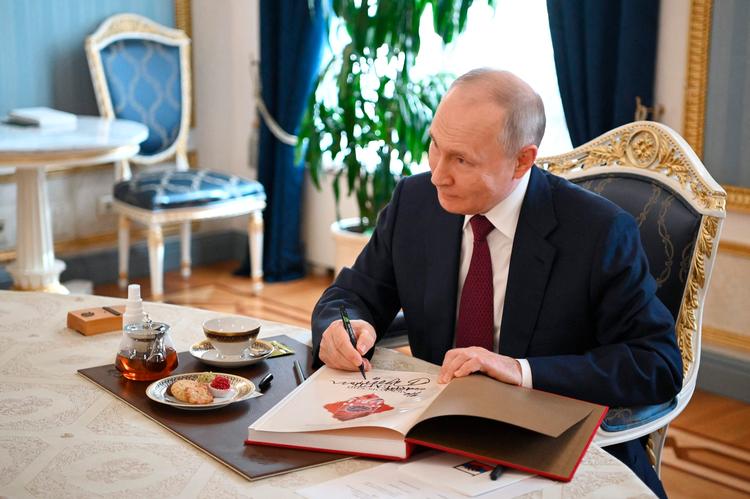 Ruslands autoritære leder, Vladimir Putin, sidder med nye hovedbrud efter det nylige mytteri. Foto: Alexander Kazakov/Ritzau Scanpix