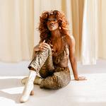 Kara Jackson er født i Oak Park, Illinois.. Hendes digte er blevet trykt i en lang række tidsskrifter som for eksempel POETRY og Nimrod Literary Journal.  Foto: September