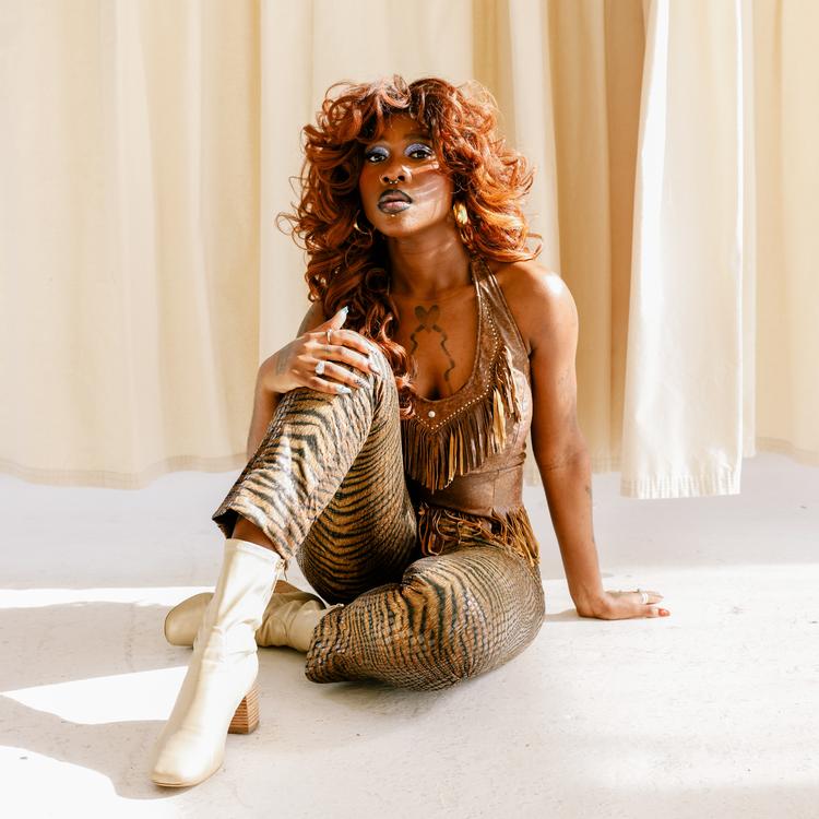 Kara Jackson er født i Oak Park, Illinois.. Hendes digte er blevet trykt i en lang række tidsskrifter som for eksempel POETRY og Nimrod Literary Journal.  Foto: September