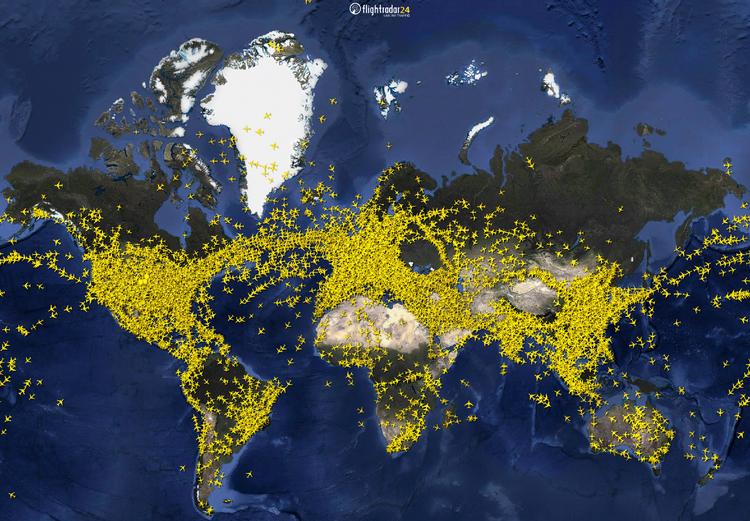 134.386 kommercielle fly var i luften i løbet af den 6. juli i år, viser flytjenesten Flightradars oversigtskort. Det er rekord på et døgn. Foto: Flightradar24.com