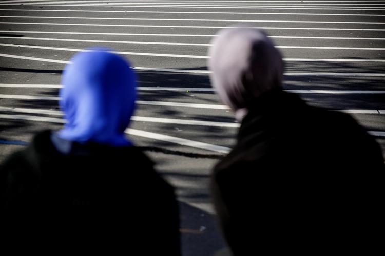 Arkiv. Socialdemokratiet vil lukke det »juridiske smuthul«, der gør det muligt for en muslimsk mand at tage flere koner via islamiske ægteskaber. Foto: Mads Nissen