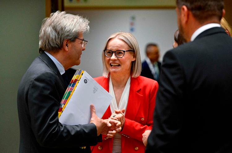 Finlands finansminister, Riikka Purra, der også er leder af partiet De Sande Finner, deltog torsdag midt i stormen omkring hende og hendes parti i sit første møde som finansminister i Bruxelles. Foto: John Thys/Ritzau Scanpix