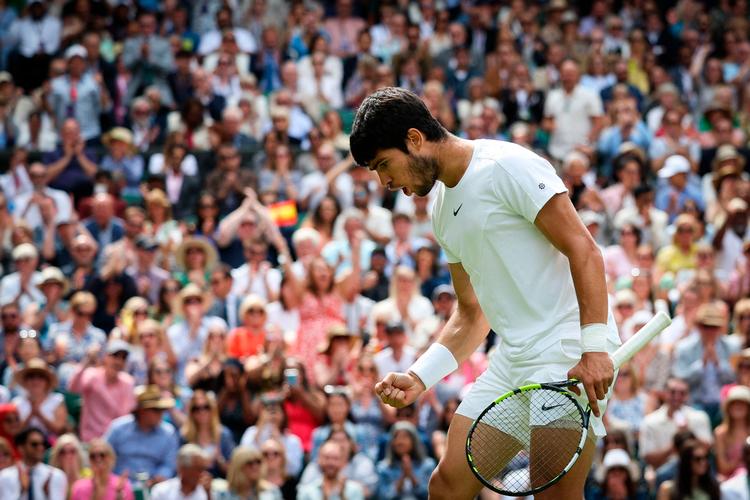 For Carlos Alcaraz var finalen en prøvelse, men han fik vist sit kolossale talent og leverede slag, der rev tilskuerne med i opgøret.    Foto: Adrian Dennis/Ritzau Scanpix
