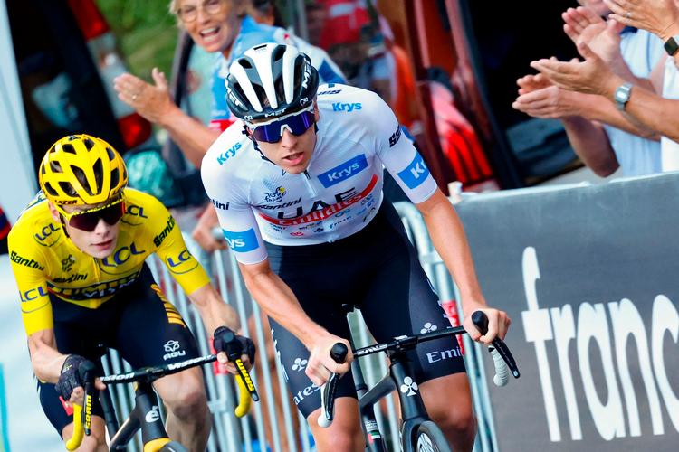 Som det har været tilfældet talrige gange i årets løb kan Jonas Vingegaard have fordel af at skulle køre i baghjulet på Tadej Pogacar i dagens enkeltstart.  Foto: Etienne Garnier/Ritzau Scanpix