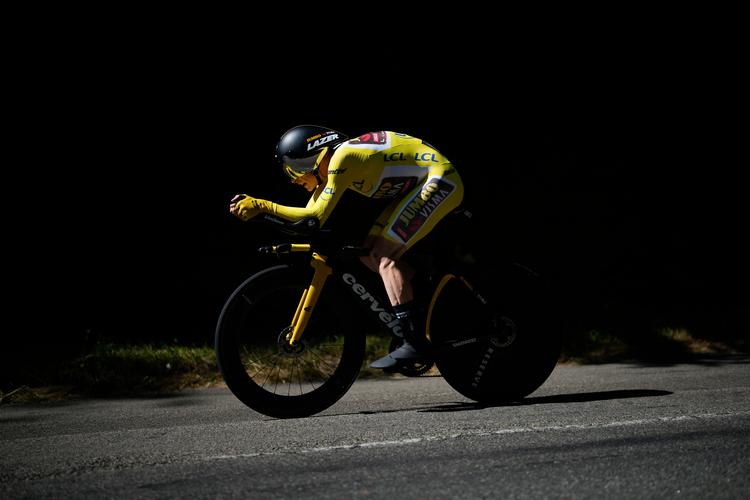 Jonas Vingegaard og Jumbo-Visma er kørt fra flere konkurrenter, allerede inden tirsdagens enkelstart er startet. Foto: Daniel Cole/Ritzau Scanpix