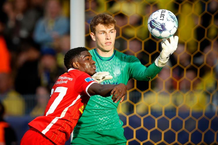 Den 23-årige keeper Mads Hermansen har spillet en stor rolle i Brøndby, og nu skal han gerne gøre det samme i den engelske klub Leicester, som han netop er solgt til.  Foto: Jens Dresling