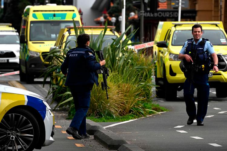 Politiet var massivt til stede i Auckland som følge et skyderi, der ifølge avisen The New Zealand Herald skete på en byggeplads i byens centrale forretningsdistrikt.  Foto: Saeed Khan/Ritzau Scanpix