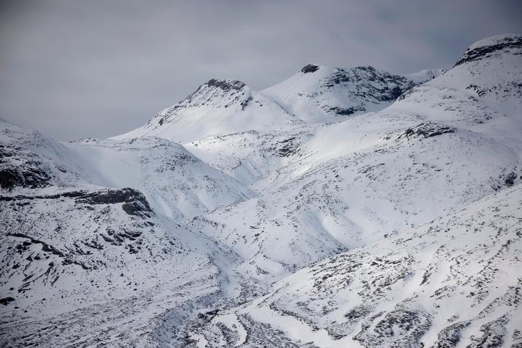 Det australske mineselskab Energy Transition Minerals er utilfreds med at have fået afslag på et mineprojekt ved Kuannersuit, der på dansk er kendt som Kvanefjeld, i Grønland. Selskabet  har opgjort sit erstatningskrav over for Danmark og Grønland til op mod 76 milliarder kroner.  Foto: Valdemar Ren