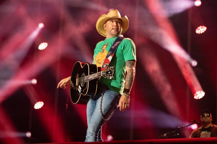 Countrysangeren Jason Aldean har været under kritik for sin musikvideo. Her optræder han ved countrymusikfestivalen CMA i juni i år.  Foto: Amy Harris/Ritzau Scanpix