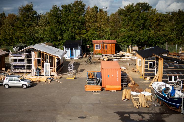 Samfundet Grobund nær Ebeltoft færgehavn har ventet syv år på tilladelser til at bygge klima- og miljøvenligt med såkaldte tiny houses. Nu begynder en gruppe af beboere – uden tilladelse.  Arkivfoto Annika Byrde