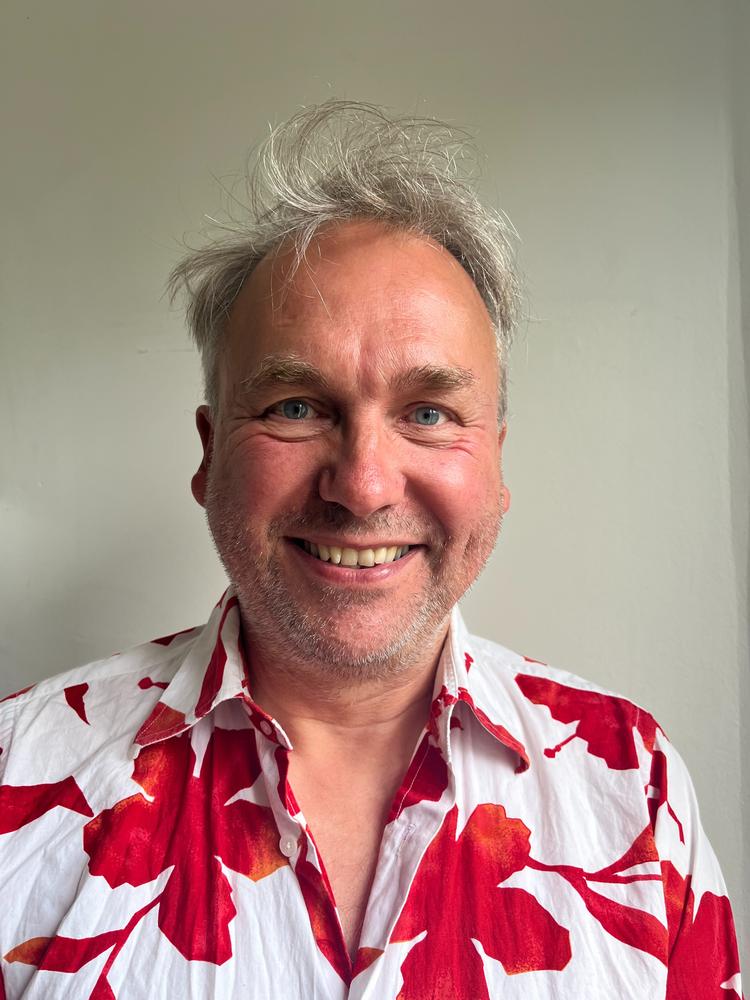 Michael Søby følger og favner alt, hvad der rører sig i dansk teater ...