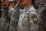 Medlemmer af Floridas nye Statsgarde deltager i dimissionsceremonien for tre uger siden. Mange andre forlod styrken undervejs, og nu fyger anklagerne om militarisering af det, der skulle have været et civilforsvar.
      Foto: Lawren Simmons/Ritzau Scanpix