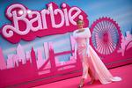 Barbie i Margot Robbies fremstilling indtager scenen, måske som årets kultfilm og i hvert fald i en regn af anmelderstjerner. Filmen kommer samme dag som Nolans storfilm om Oppenheimer.  Foto: Justin Tallis/Ritzau Scanpix