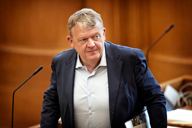 »Jeg fordømmer den slags dumheder, som en lille håndfuld enkeltpersoner lavede i går foran den irakiske ambassade«, siger Lars Løkke Rasmussen. Foto: Jens Dresling