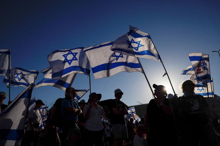 Netanyahu kan igen deltage i kampen for at få sin domstolsreform gennemført. Reformen er blevet mødt med voldsomme protester i Israel. Foto: Ammar Awad/Ritzau Scanpix