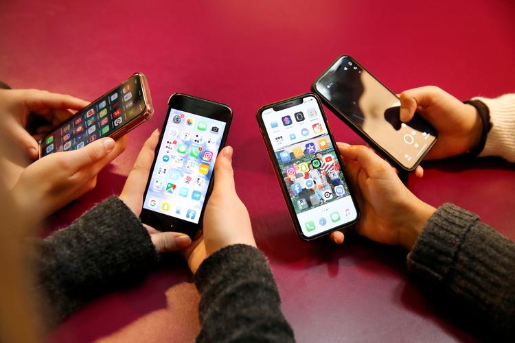 Telefonen forstyrrer, så hold en pause fra mobilen, når der du skal koncentrere dig om lektionerne.  Foto: Jens Dresling