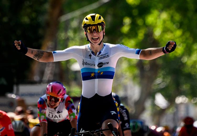 Tirsdagens etape endte med en sejr til hollandske Lorena Wiebes. Foto: Jeff Pachoud/Ritzau Scanpix