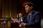 Grundlæggeren og chefen for OpenAI, der står bag ChatGPT, Sam Altman, her fotograferet ved en høring i Washington om regler for kunstig intelligens, har indgået en aftale med AP om brug af deres journalistiske tekster. Noget tilsvarende bør danske medier lade være med, lyder rådet fra Pernille Tranberg. 

 Arkivfoto Elizabeth Frantz