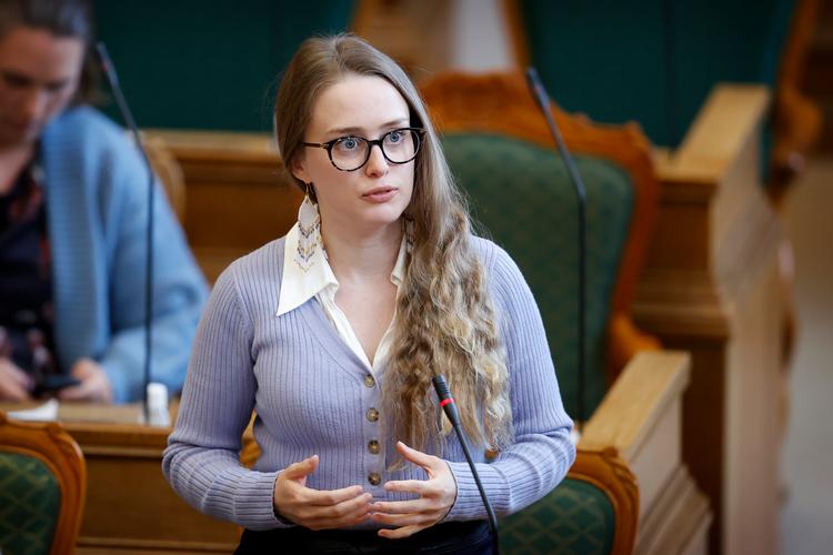 I det grønlandske parti Siumut var folketingsmedlem Aki-Matilda Høegh-Dam en af kandidaterne til formandsposten. Men Erik Jensen fortsætter på posten. Foto: Jens Dresling