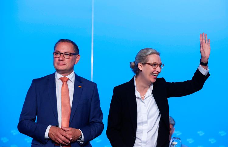 Lederne af AfD, Alice Weidel and Tino Chrupalla, ankom med stor selvsikkerhed til partiets kongres i Magdeburg. Partiet forudses at blive det største i en række delstater ved valget næste år.   Foto: Ronny Hartmann/Ritzau Scanpix
