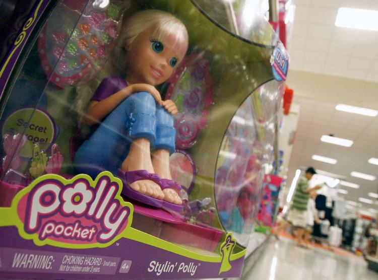 Dukken Polly Pocket er et eksempel på legetøj, som der nu er planer om at give en 'karriere' som filmstjerne.  Arkivfoto Jim Young