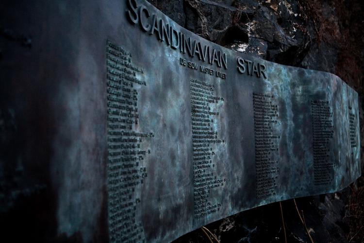 For 36 år siden mistede 159 mennesker livet, da skibet 'Scandinavian Star' brændte. Der er en mindetavle med alle de omkomnes navne på havnen i Oslo, Norge.    Foto: Martin Lehmann