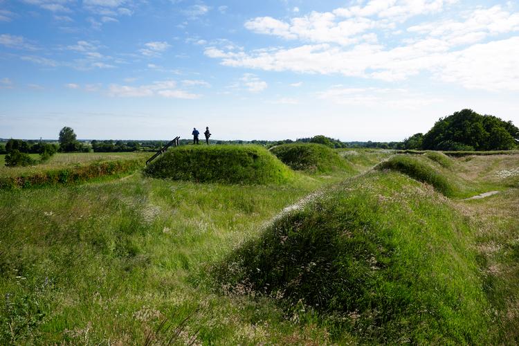 Danevirke er Nordens største fæstningsanlæg og er beliggende i Sydslesvig i Nordtyskland. Det består af volde og mure og blev skabt omkring år 500 og udbygget frem til omkring år 1200. Foto: Morten Langkilde/Morten Langkilde