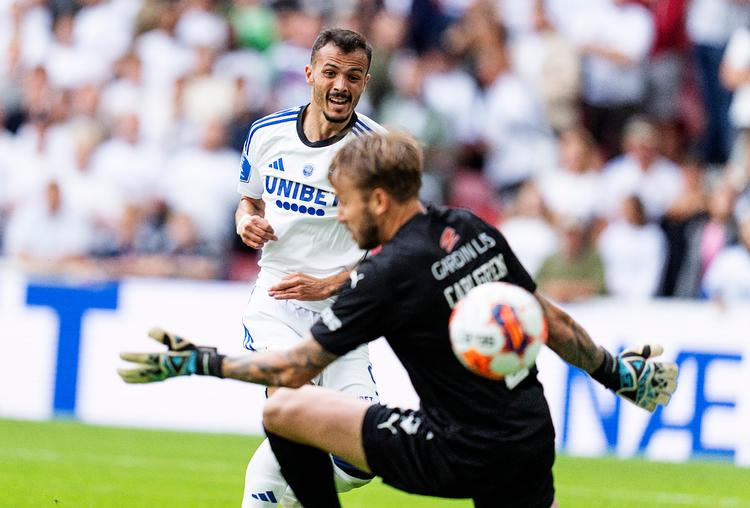 Med sine mål til 1-0 (billedet) og 3-0 mod Randers FC og Patrick Carlgren  er Diogo Goncalves øverst på Superligaens topscorerliste.  Foto: Claus Bech/Ritzau Scanpix