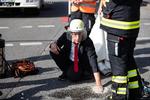 Kjeld Hybel bliver rasende, når han ser tyske bilister trække klimaaktivister væk ved håret, fordi de lammer trafikken ved at lime sig fast til kørebanen.  Foto: Alexander Pohl / Alto Press/Ritzau Scanpix