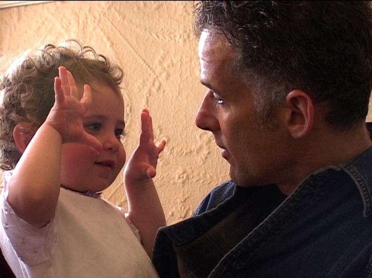 Hvert år på Ellas fødselsdag interviewer faren, Jay Rosenblatt, hende. En forælders forsøg på at måle tiden, der forsvinder. Foto: Jay Rosenblatt Films