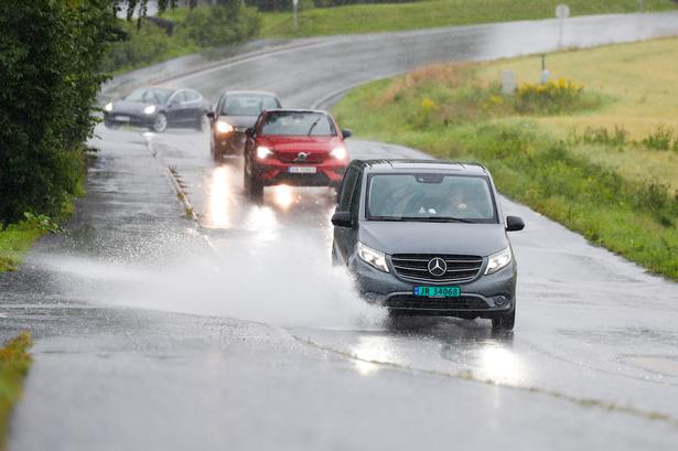 De norske myndigheder har udsendt såkaldt "rødt faresignal" med forventninger om 80-100 millimeter regn det næste døgn i flere byer. Foto: Frederik Ringnes/Ritzau Scanpix