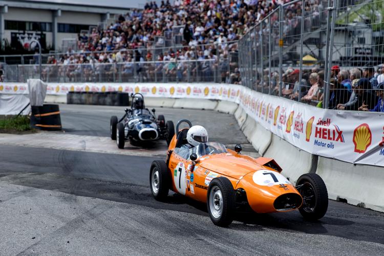 Det årlige racerløb Copenhagen Historic Grand Prix afholdes på Bellahøj i København i smørhullet mellem Nordvest, Brønshøj og Vanløse. Foto: Mads Nissen