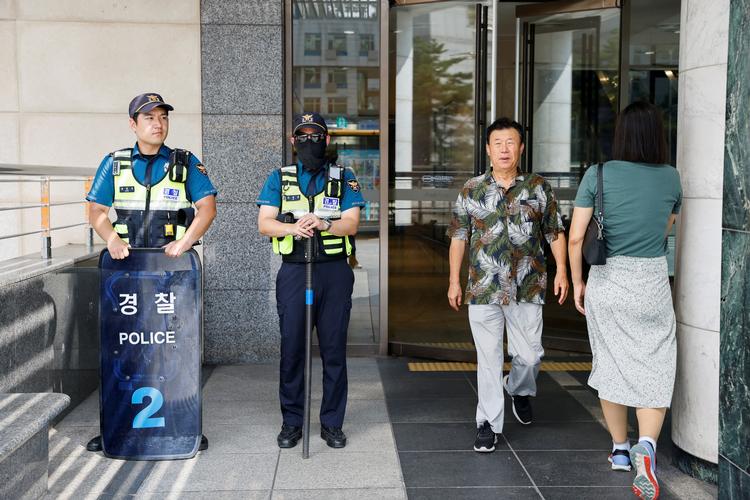 Efter flere knivstikkeri i Sydkorea, er politiet begyndt at bevogte flere shoppingcentre og metrostationer. Foto: Soo-hyeon Kim/Ritzau Scanpix