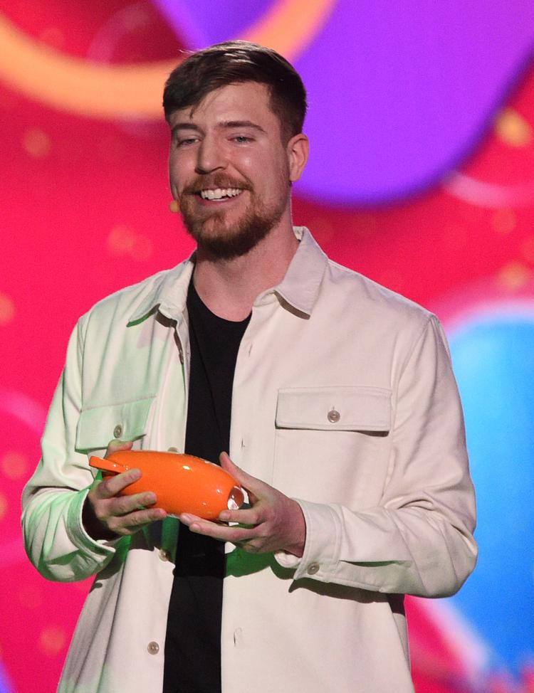 Jimmy ’MrBeast’ Donaldson er en amerikansk youtuber, der bl.a. er kendt for at filme videoer, hvor han donerer store pengebeløb til tilfældige mennesker. Foto: Richard Shotwell/Ritzau Scanpix