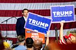 Ron DeSantis talte på et møde fundraisermøde i Iowa for et par dage siden. Han er langt bagefter Donald Trump i meningsmålingerne, og selv blandt publikum støtten til den tidligere præsident markant.  Foto: Joseph Cress/usa Today Network/Ritzau Scanpix