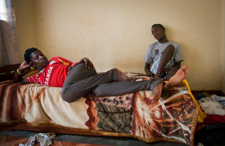 I maj blev der i Uganda vedtaget en lov, der kan føre til livstidsdomme for »homoseksuelle handlinger«. Derfor lever mange homoseksuelle på hemmelige lokationer i landet. Foto: Uncredited/Ritzau Scanpix