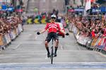 16-årige Albert Withen Philipsen var klart stærkeste knægt, da han lørdag vandt juniorernes linjeløb ved VM i Glasgow efter et uimodståeligt angreb. Foto: Zac Williams/swpix.com/shutterst/Ritzau Scanpix